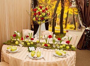 Decoratiuni de nunta realizate cu fructe